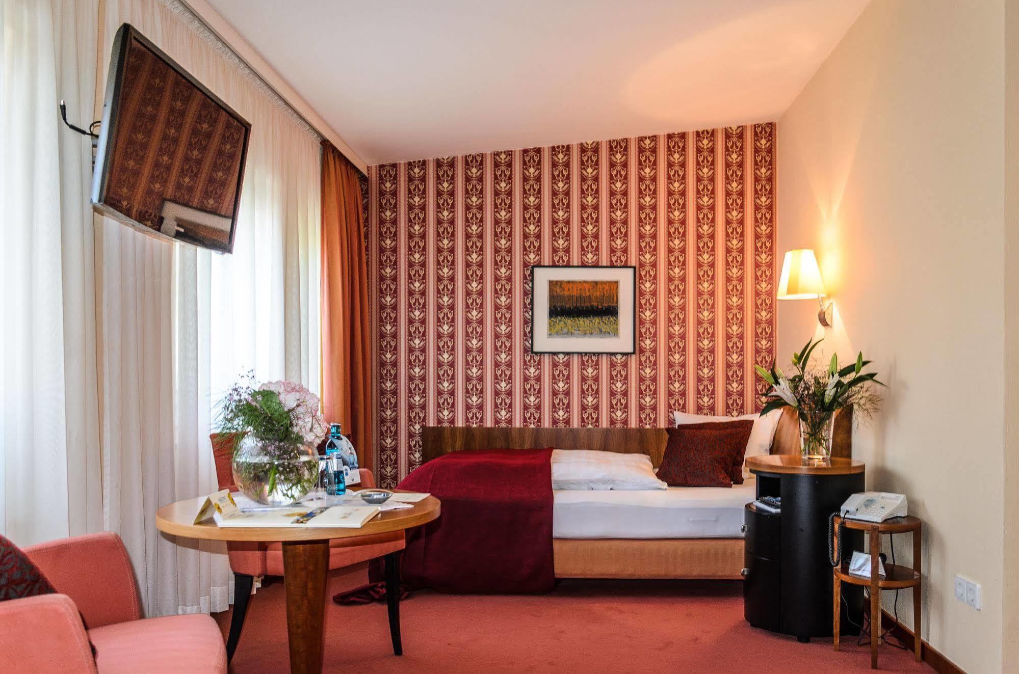 Akzent Hotel Goldner Hirsch Kamenz Exterior foto