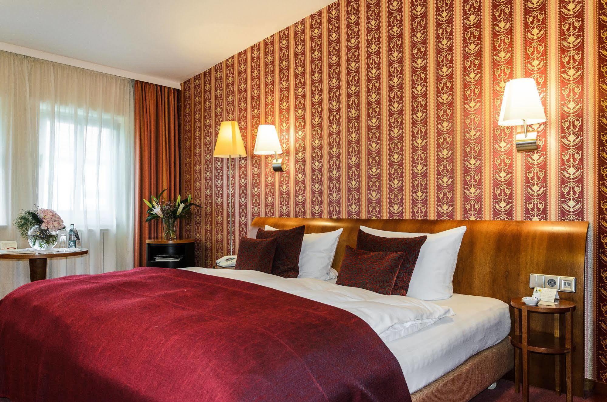 Akzent Hotel Goldner Hirsch Kamenz Exterior foto